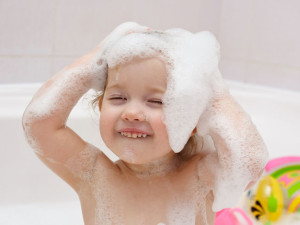 file_171977_0_120330-baby-bath-fun